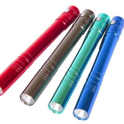 פנס עט מיני צבעוני במגש EVERBRITE E007046WEP